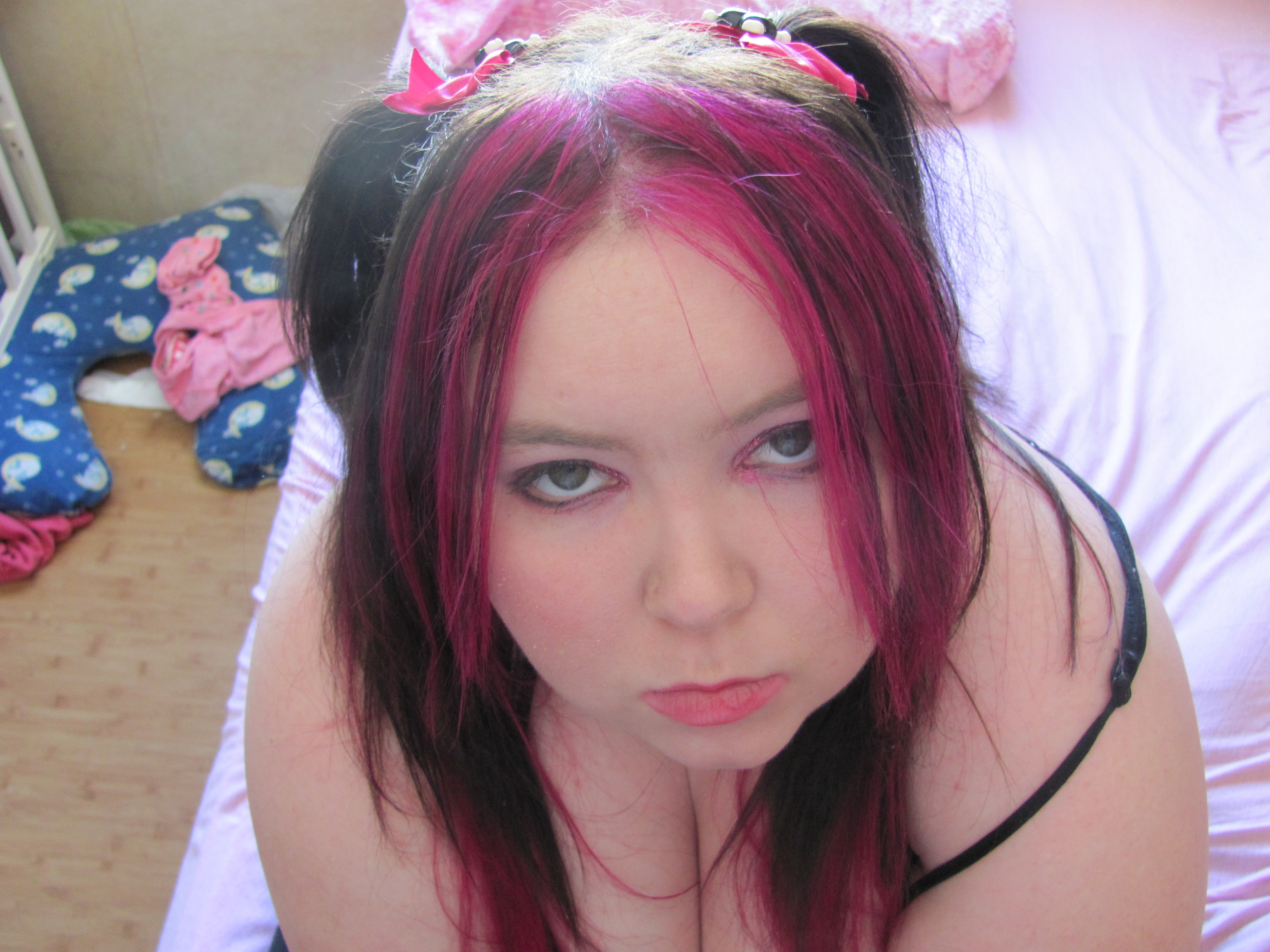 pink lookin up